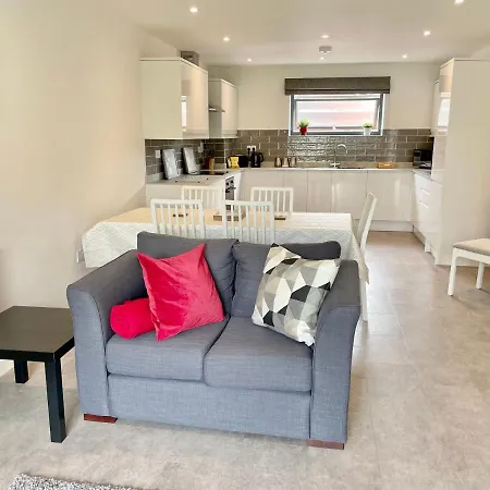 Dom wakacyjny Garden View - 2 Bedroom Bungalow *