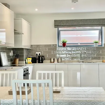 Garden View - 2 Bedroom Bungalow York