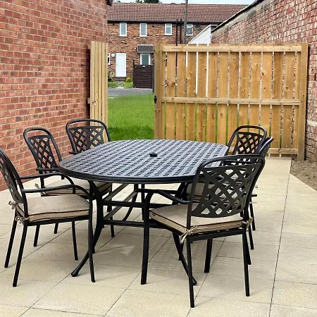 Garden View - 2 Bedroom Bungalow