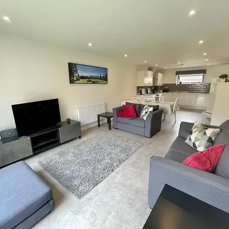 Garden View - 2 Bedroom Bungalow York