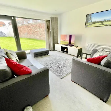 Garden View - 2 Bedroom Bungalow York